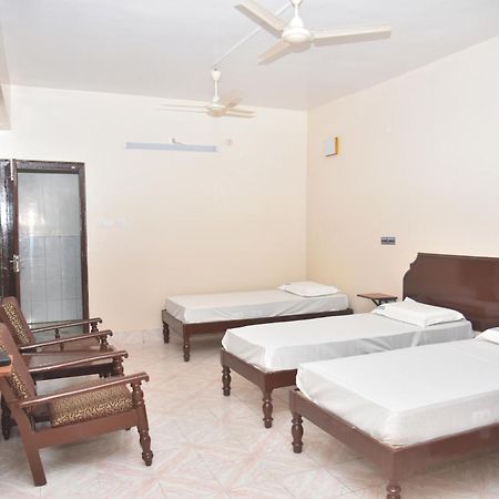 Arihanth Deluxe Lodge Shimoga Esterno foto