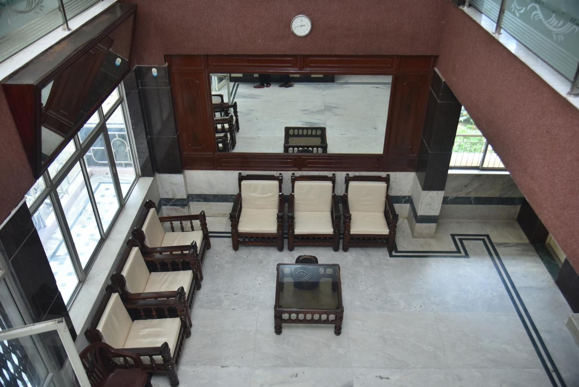 Arihanth Deluxe Lodge Shimoga Esterno foto