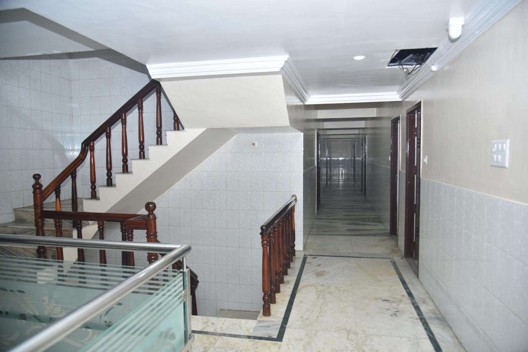 Arihanth Deluxe Lodge Shimoga Esterno foto